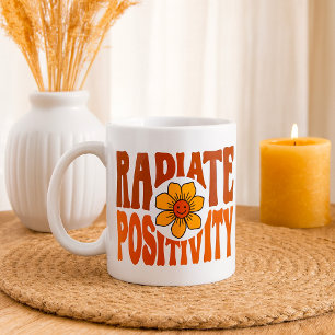 Strahle positive Retro-Blumen-Smiley Kaffeetasse