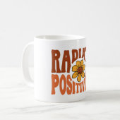 Strahle positive Retro-Blumen-Smiley Kaffeetasse (Vorderseite Links)