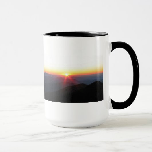 Strahlen des Gebirgssonnenuntergangs Tasse (Rechts)