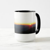 Strahlen des Gebirgssonnenuntergangs Tasse (VorderseiteRechts)