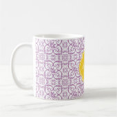 Strahlende Orchidee Damast Monogramm Tasse (Links)