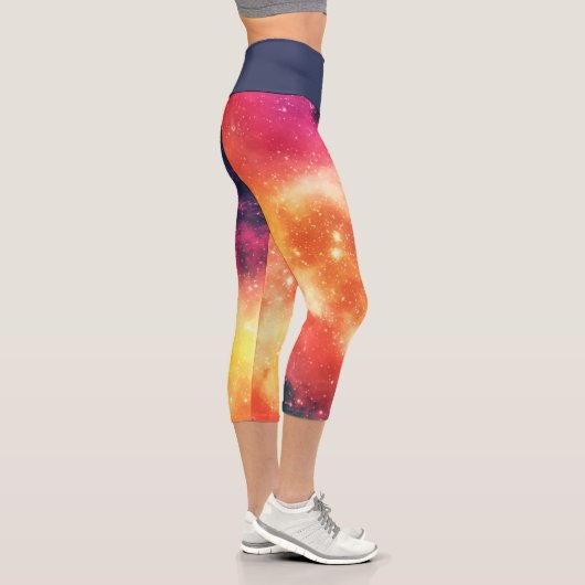 Strahlender kosmischer Nebel Capri Leggings (Rechts)