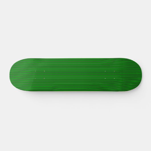 Straight Black Lines - auf Green Skateboard (Horizontal)