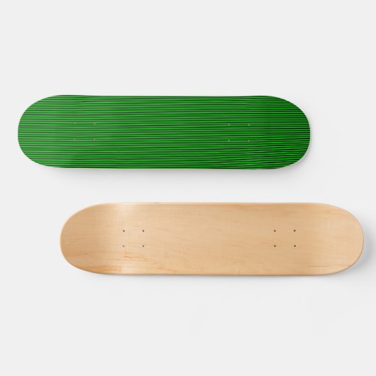 Straight Black Lines - auf Green Skateboard (Horizontal)