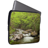 Straight Gabel fließt durch den Wald Laptopschutzhülle (Vorne Rechts)