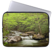 Straight Gabel fließt durch den Wald Laptopschutzhülle (Vorderseite)