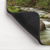 Straight Gabel fließt durch den Wald Mousepad (Ecke)