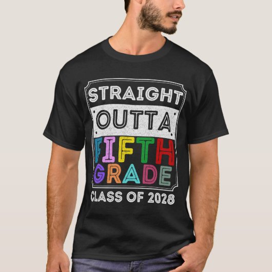 Straight Outta 5. Klasse 2028 Abschluss T-Shirt (Vorderseite)