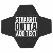 STRAIGHT OUTTA - Fügen Sie Ihren Text hier hinzu/e Fußball (Flach)