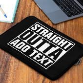 STRAIGHT OUTTA - Fügen Sie Ihren Text hier hinzu/e Laptopschutzhülle