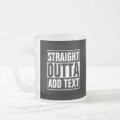 STRAIGHT OUTTA - Fügen Sie Ihren Text hier hinzu/e Mattglastasse (Links)