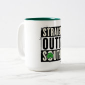Straight Outta Southie Zweifarbige Tasse (Vorderseite Links)