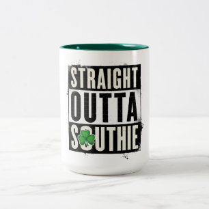 Straight Outta Southie Zweifarbige Tasse