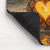 Strand-Ananas mit ausgehöhltem Herzen Mousepad (Ecke)