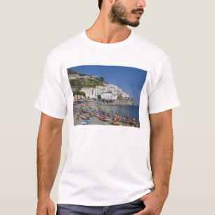 Strand bei Amalfi, Kampanien, Italien T-Shirt
