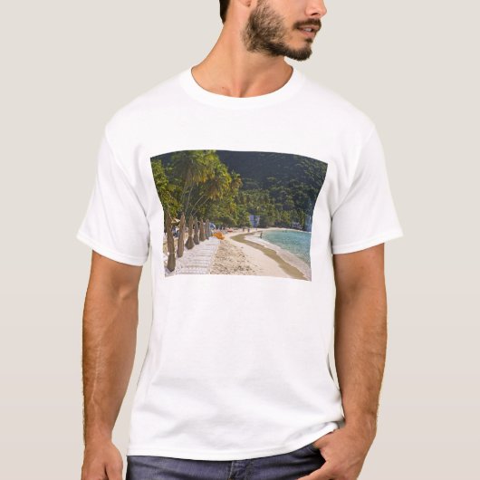 Strand bei Cane Garden Bay, Insel Tortola T-Shirt (Vorderseite)