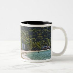 Strand bei Cane Garden Bay, Insel Tortola Zweifarbige Tasse