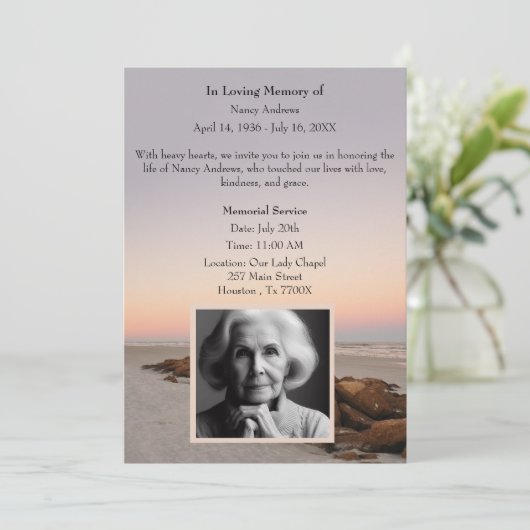 Strand bei Sonnenuntergang in Gedächtnisfeier Einladung (Stehend Vorderseite)