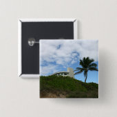 Strand-Haus auf Hügel mit Himmel- und Palme Button (Vorne & Hinten)