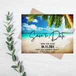 Strand Hochzeit in Urlaubsort Save the Date Announ Ankündigungspostkarte<br><div class="desc">Tropische Hochzeit am Strand Save the Date Postkarten für Ihre Hochzeit in Urlaubsort. Passen Sie Ihre Hochzeitsdetails auf der Vorder- und Rückseite der Karte an. In der folgenden Kollektion finden Sie alle unsere Koordinierungsprodukte in diesem Design.</div>