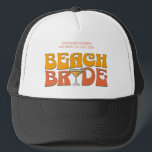 Strand Junggeselinnen-Abschied Groovy Bride's Beac Truckerkappe<br><div class="desc">Lassen Sie sich mit diesem atemberaubenden Junggeselinnen-Abschied personalisierte Produkte in Ihrem Junggeselinnen-Abschied verwöhnen. Ob Sie einen Badeurlaub, einen Mädchenurlaub oder einen Junggeselinnen-Abschied der besten Freunde feiern, diese maßgeschneiderte Strandartikel sind die perfekte Ergänzung zu Ihrem unvergesslichen Aufenthalt. Fügen Sie Ihrem Junggeselinnen-Abschied-Souvenir eine persönliche Touch mit benutzerdefinierten Textoptionen hinzu. Stellen Sie sich...</div>