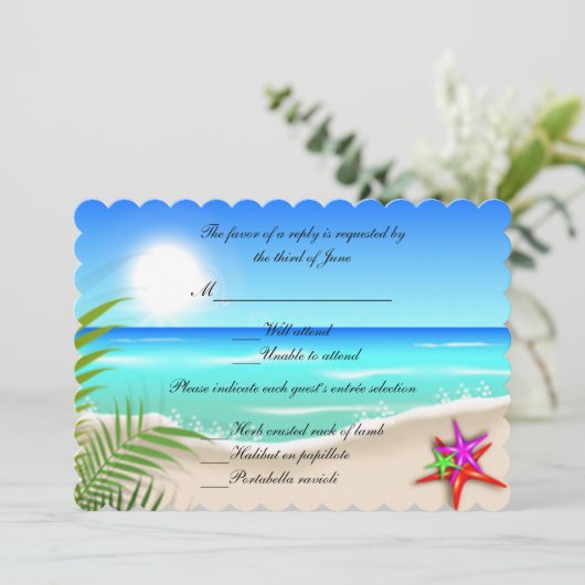 Strand mit farbenfroher Starfish Response Card Einladung (Stehend Vorderseite)