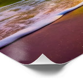 Strand mit Gelb und Rosa Ozeanwellen Lebhaft Poster (Ecke)