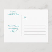 Strand mit Herz auf der Sandkarte Save the Date Ankündigungspostkarte (Rückseite)