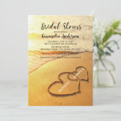 Strand mit Herz im Sand-Brautparty Einladung (Stehend Vorderseite)