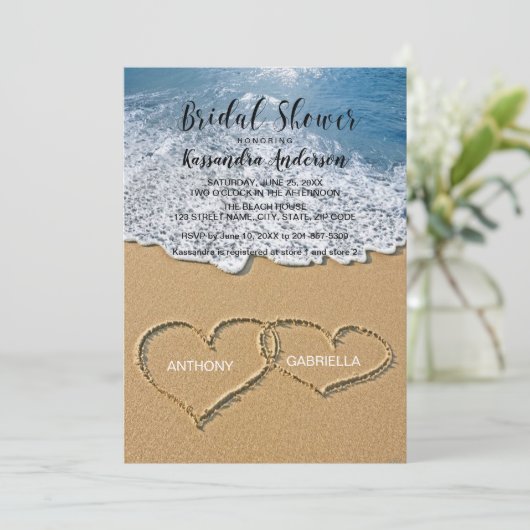 Strand mit Herz im Sand-Brautparty Einladung (Stehend Vorderseite)