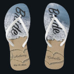 Strand mit Herz in sandiger Braut Hochzeitskippen Badesandalen<br><div class="desc">Liebe liegt in der Luft! Holen Sie sich diese tollen Flip Flops für sich selbst oder sie machen auch ein tolles Geschenk. Sie haben das Wort "Braut", das sie in einem Skript-Schriftart herunterführt. Es gibt eine Strandszene mit handgezeichneten Herzen im Sand. Personalisieren Sie mit Ihrem Mann und Ihrem Mann. Yo0u...</div>