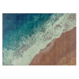 Strand mit Meerwasser und Badestrand im Sommer Schneidebrett