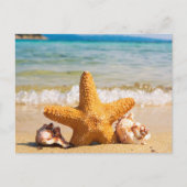 Strand mit Starfish und Seashells Brautparty Einladungspostkarte (Vorderseite)