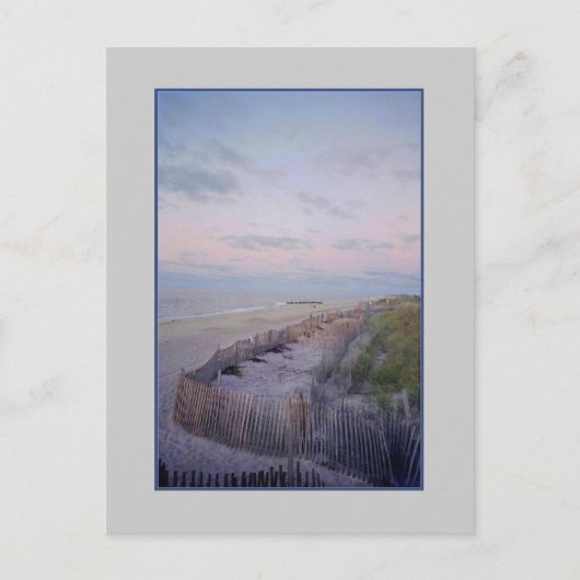 'Strand mit Zaun und Dünen bei Morgendämmerung' Po Postkarte (Vorderseite)