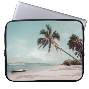 Strand neben Kokospalmen Laptopschutzhülle
