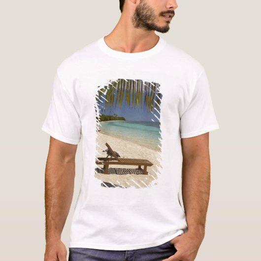 Strand, Palmen und Liegestühle T-Shirt (Vorderseite)