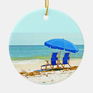 Strand, Regenschirm und Stühle am Ufer Keramikornament