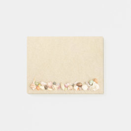Strand Sand mit einer Reihe von Muscheln Post-it Klebezettel
