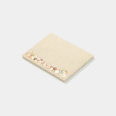 Strand Sand mit einer Reihe von Muscheln Post-it Klebezettel (angewinkelt)