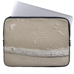 Strand Sand und Meeresschaum Laptopschutzhülle