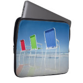 Strand-Stühle in Australien Laptopschutzhülle (Vorne Rechts)