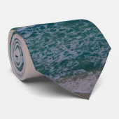 Strand und Himmel bei Sonnenuntergang Krawatte (Gerollt)