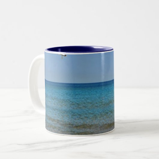 Strand und Möwen Zweifarbige Tasse (Vorderseite Links)