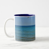 Strand und Möwen Zweifarbige Tasse (Links)