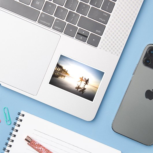 Strand von Oceanside Aufkleber (Laptop mit iPhone)