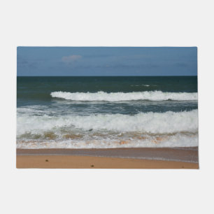 Strand-Wellen, die auf Küste zusammenstoßen Fußmatte