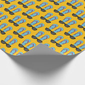 Strandblaue Flip Flops und schwarze Sonnenbrille Geschenkpapier (Ecke)