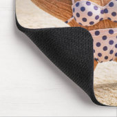 Strandfische tragen einen Bikini Mousepad (Ecke)