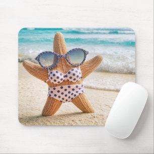 Strandfische tragen einen Bikini Mousepad