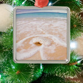 Strandfront mit Seashell-Kaimaninseln Ornament Aus Metall